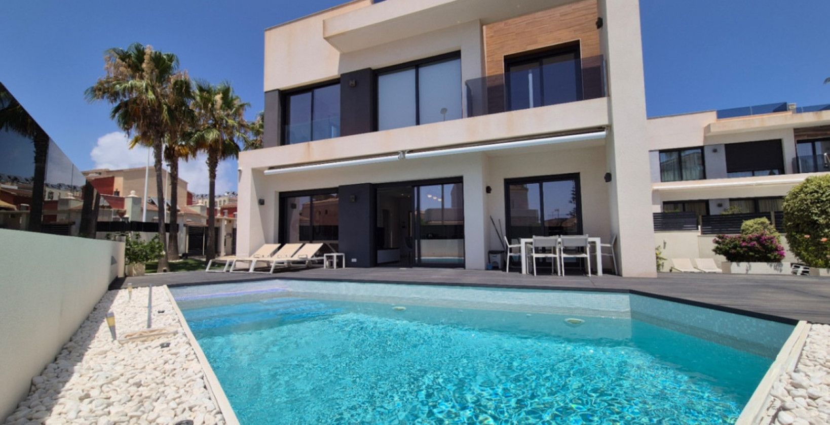 Resale - Villa - Torrevieja - Torrevieja Centro