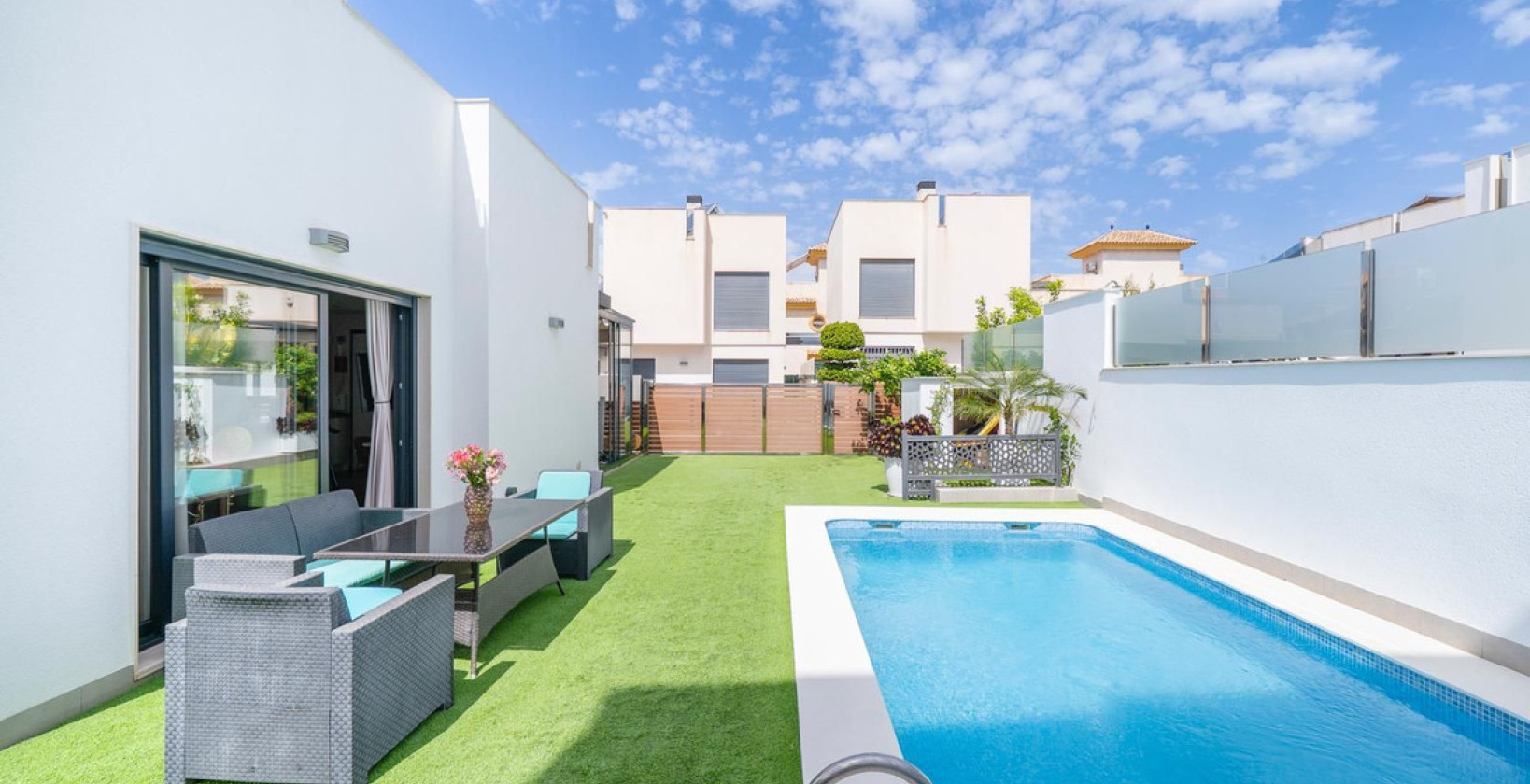 Resale - Villa - Torrevieja - Torrevieja Centro