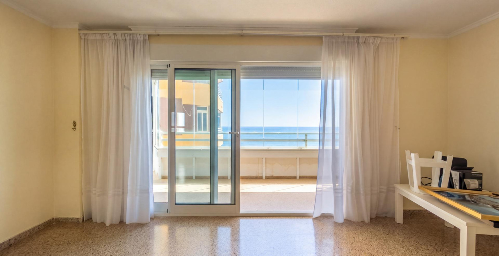 Resale - Apartment / flat - Torrevieja - La Mata pueblo