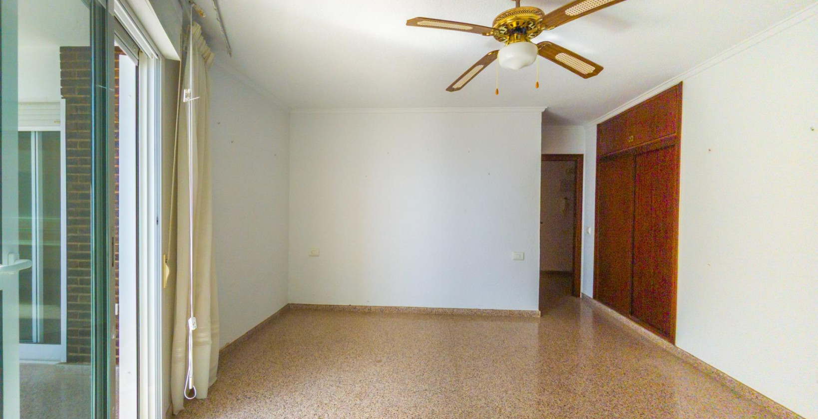 Resale - Apartment / flat - Torrevieja - La Mata pueblo
