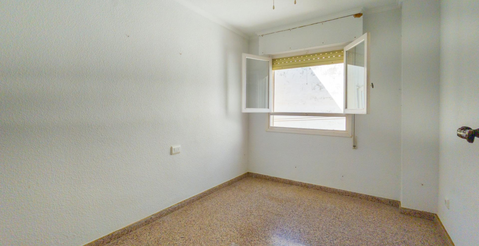 Resale - Apartment / flat - Torrevieja - La Mata pueblo