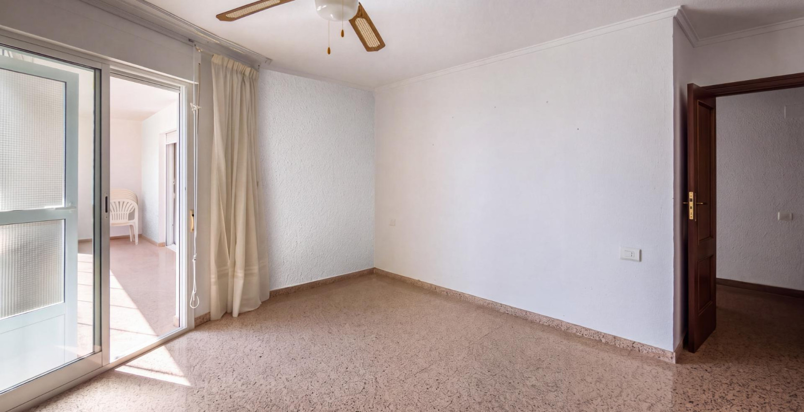 Resale - Apartment / flat - Torrevieja - La Mata pueblo
